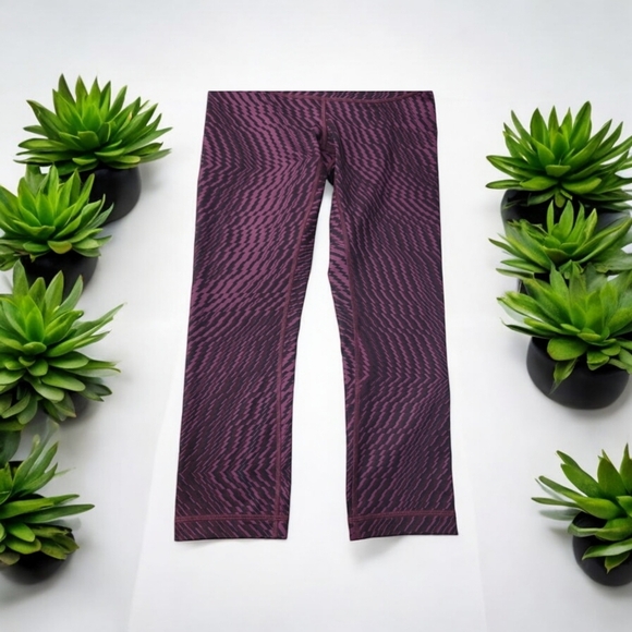 Lululemon Athletica woman's size 6 Shiftted Horizon red and grape color - Picture 4 of 11